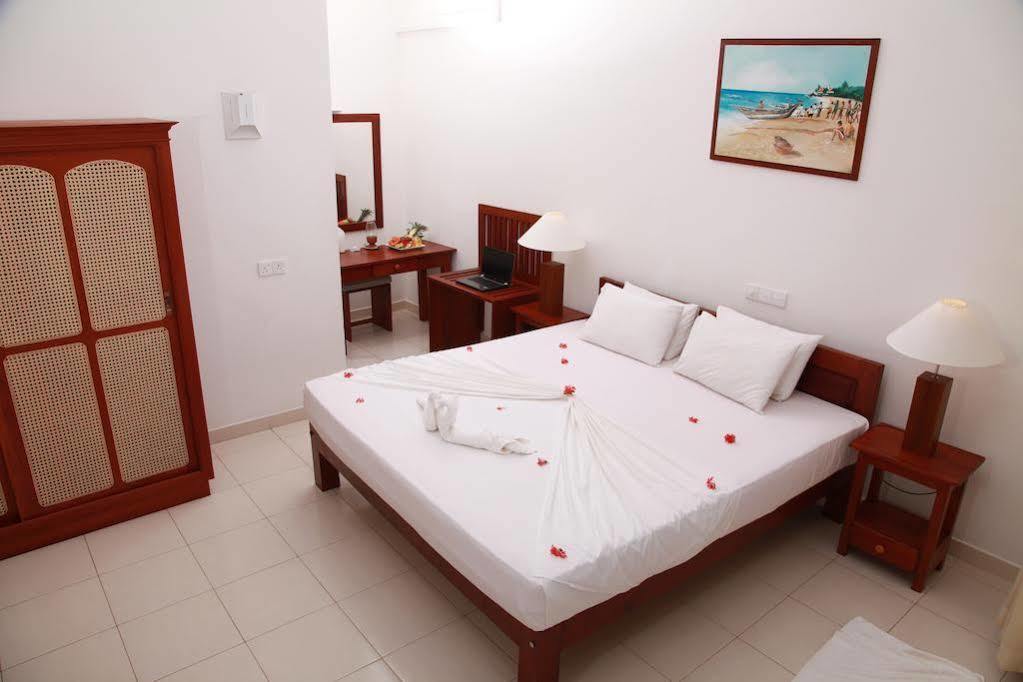 Sea Rock Villa Bentota Dış mekan fotoğraf