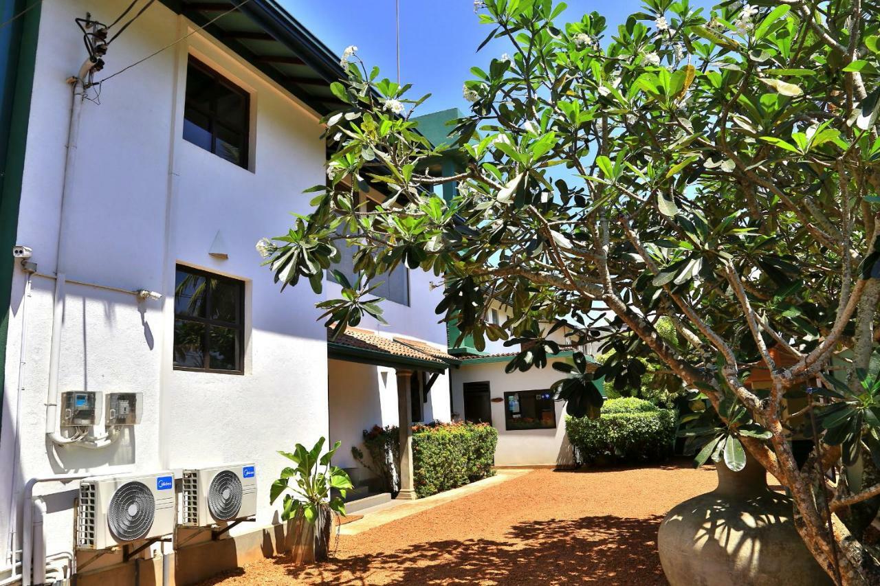 Sea Rock Villa Bentota Dış mekan fotoğraf